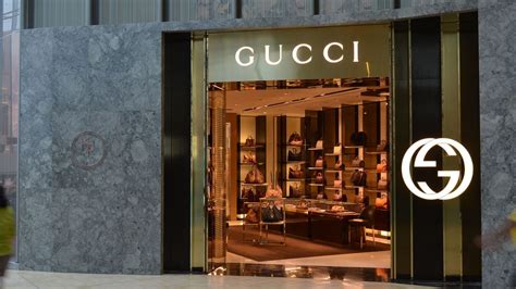 stipendio medio commesso gucci esperto|Come lavorare da Gucci: requisiti e candidatura .